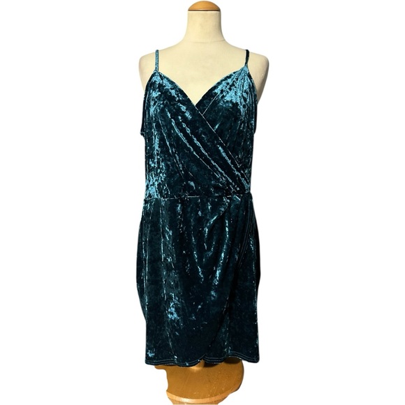 New Look Crushed Velvet Faux Wrap Dress Green Size 14 - Picture 2 of 4